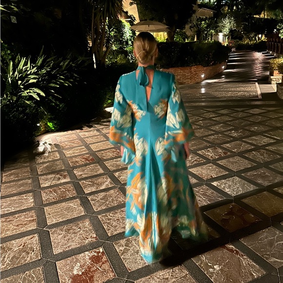 La DoubleJ Magnifico maxi dress Florence Placee in pebbled sable caftan. - Picture 8 of 8
